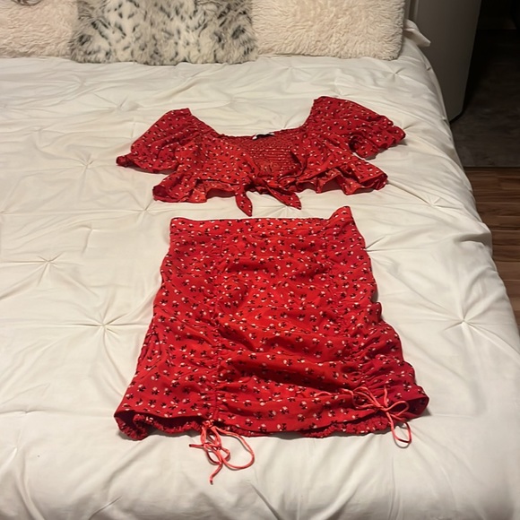 Red 2 piece set - Picture 2 of 6